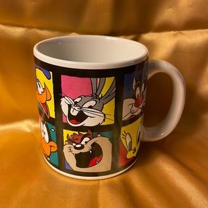 Vintage Warner Bros. mug- 1993. Has 8 cartoon characters
